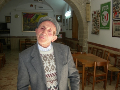 Piana degli Albanesi. Interno della Casa del Popolo 2
