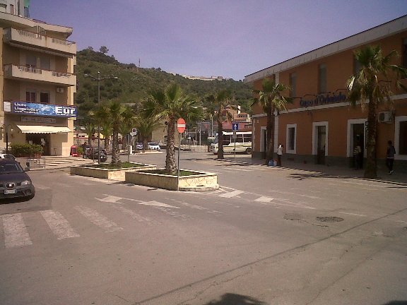 Capo d'Orlando. La (forse) ex piazza Garibaldi